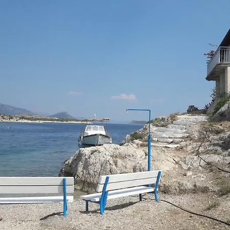 Agiannis La Piscine Korini